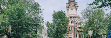 Weg met steen, hallo extra groen en koelte