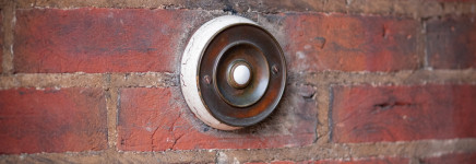 Arnhem deelt deurbellen uit voor toegankelijke binnenstad